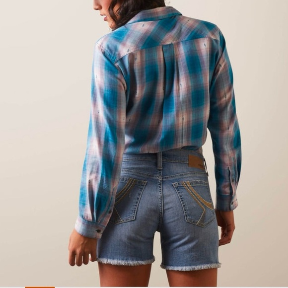 Ariat Relaxed Fit Plaid Shirt in Blue and Pink Sz.L - Picture 7 of 7